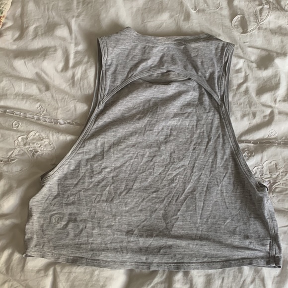 Lululemon Cut Back Crop Tank Size 2 - Picture 4 of 6